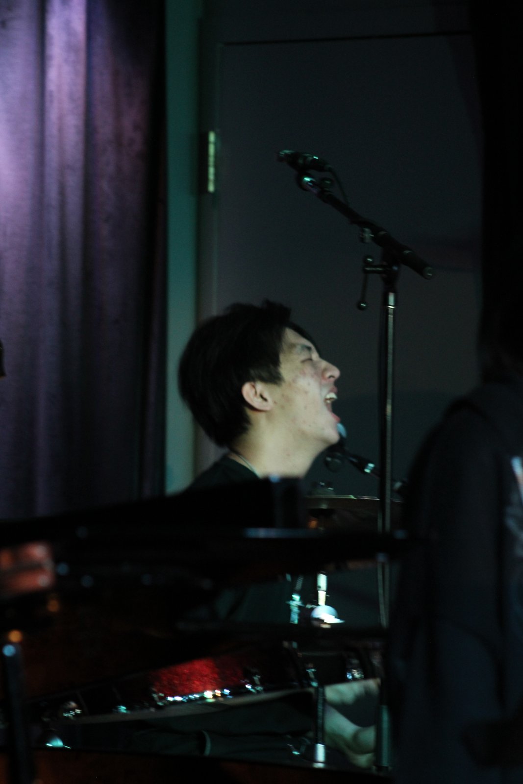 Justin Liu performing live